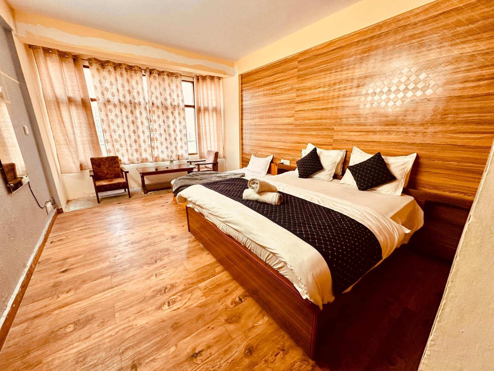 Royal Respite Manali - Luxury Comfort ! Travellers Delight ! Budget Friendly ! Prime Location ! Guest Favourite Hotel Exterior foto